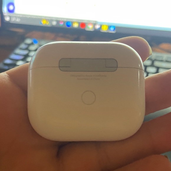 Apple White Wireless Earbuds Charging Case